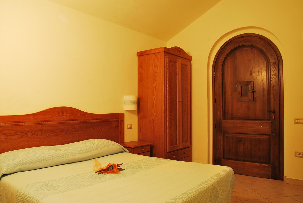 Hotel Turismo Rurale Villa Maria Caterina Кала-Гононе Екстер'єр фото